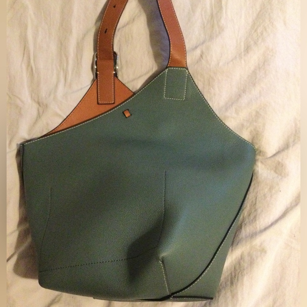 One strap leather shoulder bag